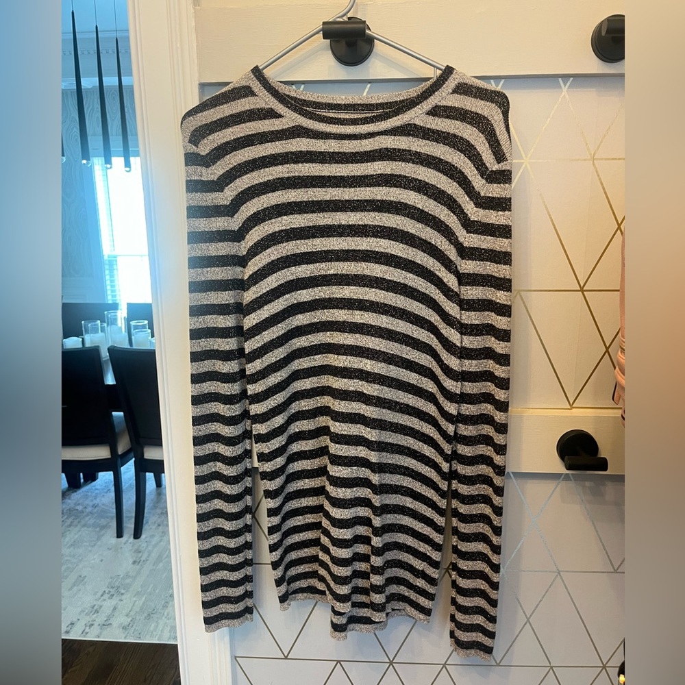 Stripped sweater. MEDIUM. LONG.